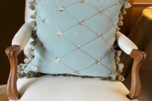 How to Make a Throw Pillow With Fringe ( aka Novice Sewing!! )